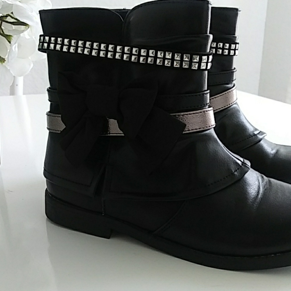 CRB girl black ribbon boots 4